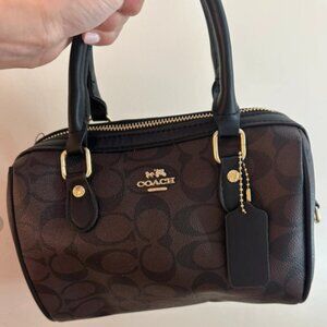 Coach thrifted brown bag with strap and gold details